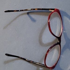 KENITH COLEEYE Glasses .red and brownish. Designed in USA.